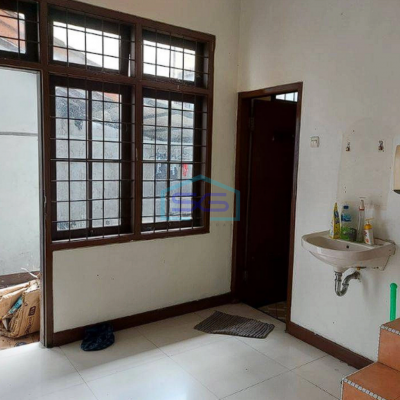 Disewakan Ruko 3,5 Lantai Siap Pakai Dijalur Utama Dekat Mall Jalur Transjakarta Rawamangun Jakarta Timur