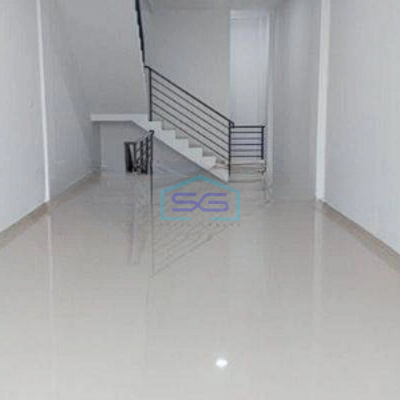 Disewakan Ruko 3,5 Lantai di Muara karang Jakarta Utara Siap Pakai Tinggi Dari Jalanan Akses Jalan Bagus