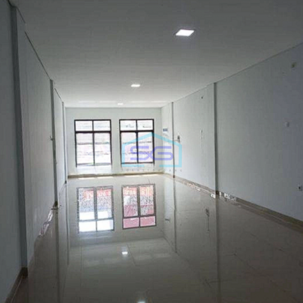 Disewakan Ruko 2,5 Lantai di Agung Utara Dekat Mall Sunter Jakarta Utara-1