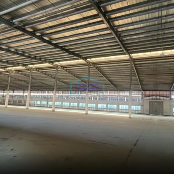 Disewakan Gudang Besar Bagus Di Kawasan Industri Karawang Luas Bangunan  10000 m²-1