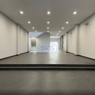 Disewakan Ruko Baru Dan Bagus Sekali 3,5 Lantai Di Otista Bandung LB 740m2