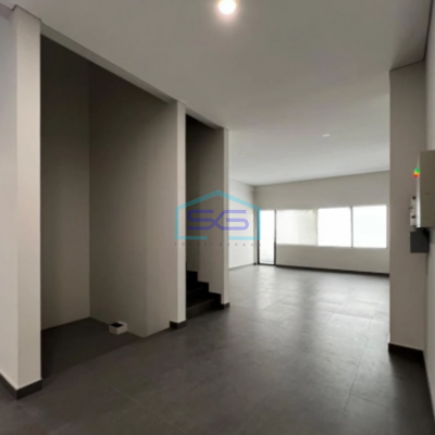 Disewakan Ruko Baru Dan Bagus Sekali 3,5 Lantai Di Otista Bandung LB 740m2