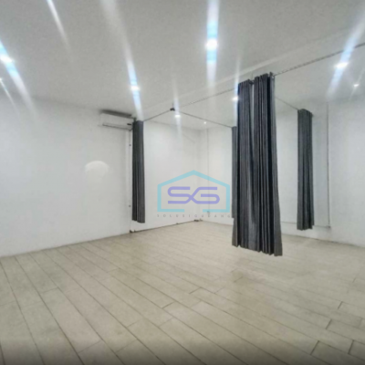 Disewakan Ruko Cantik Mainroad di Bandung Muat 10 Parkir Mobil LB 550m2