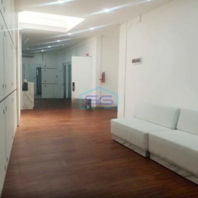 Disewakan Ruko Cantik Mainroad di Bandung Muat 10 Parkir Mobil LB 550m2