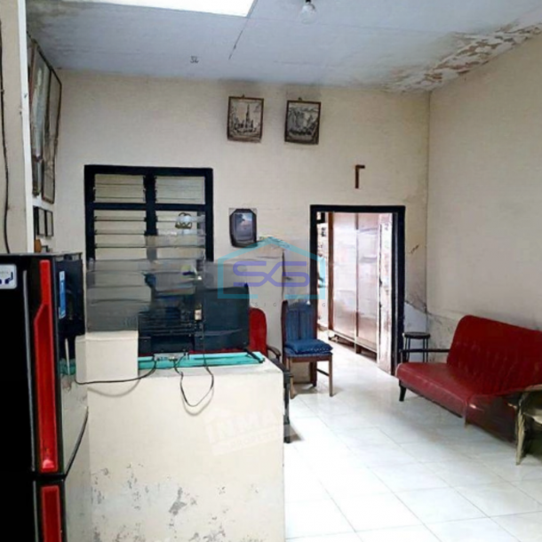 Dijual Cepat Ruko  Luas Tanah 200 m² Lokasi Strategis di Pinggir Jalan Raya Pasrepan Pasuruan-1