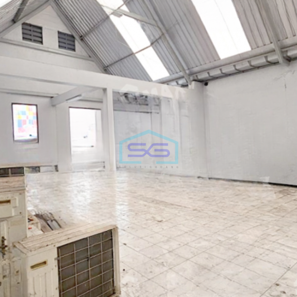 Disewakan Ruko 2 Lantai Luas Tanah  120 m² Lokasi Bebas Banjir di Malang-3