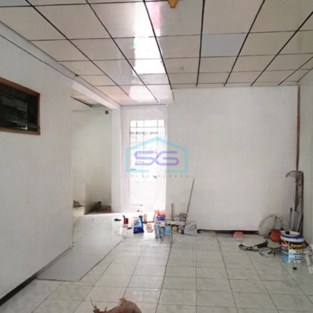 Disewakan Ruko 3 Lantai Luas Tanah  196 m² Lokasi Bebas Banjir di Rungkut Surabaya-1