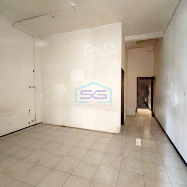 Dijual Cepat Ruko Harga Nego Luas Bangunan 180 m² di Singosari Malang-2