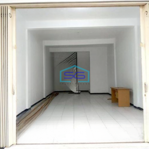 Disewakan Ruko 2 Lantai Luas Bangunan  106 m² di Klojen Malang Lokasi Strategis-2