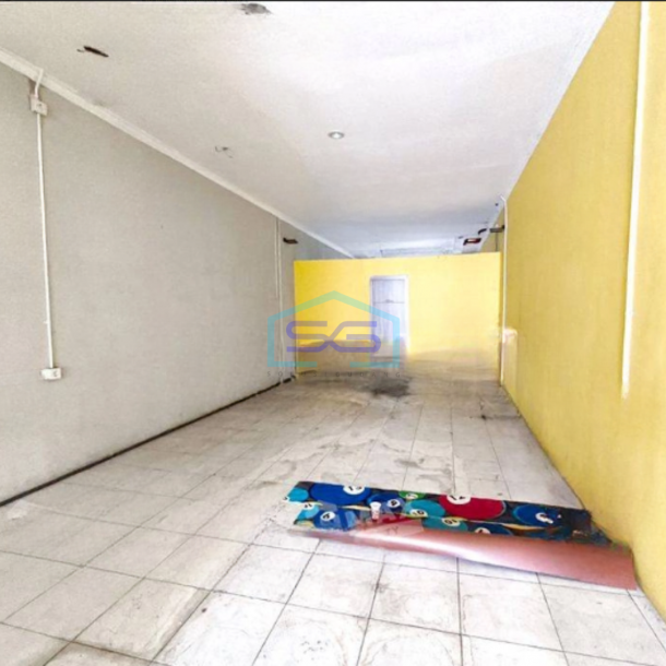 Disewakan Ruko 2 Lantai Lokasi Startegis di Klojen Malang Luas Tanah  185 m² Bebas Banjir-1