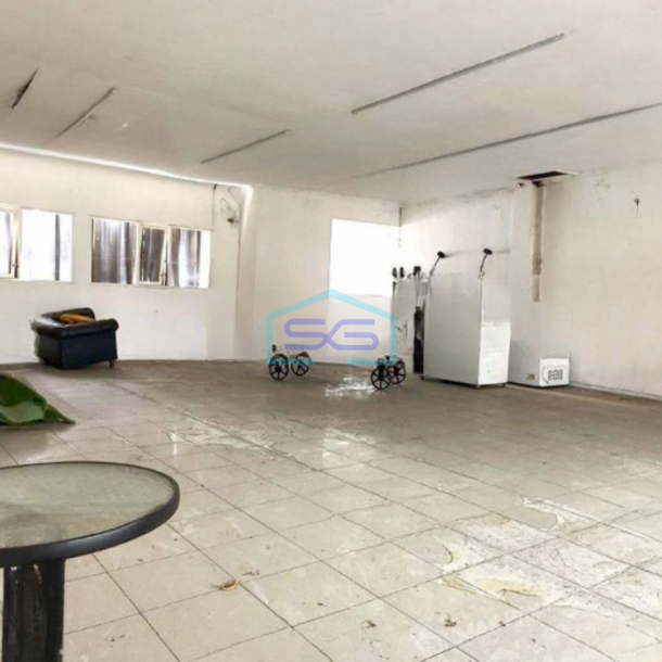 Disewakan Ruko 2 Lantai Lokasi Strategis Luas Bangunan  500 m² di Soekarno Hatta Malang-2