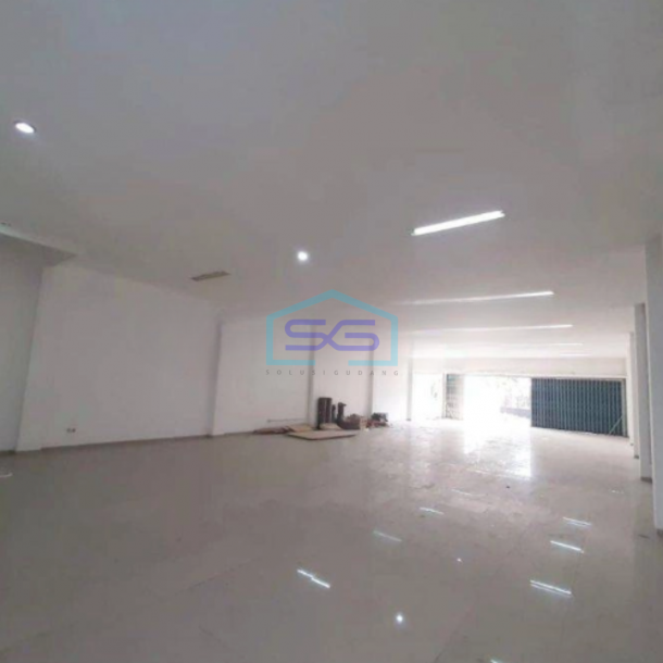 Disewakan Ruko Siap Huni 2 Lantai Luas Tanah 725 m² di Wiyung Surabaya Harga Bisa Nego-1
