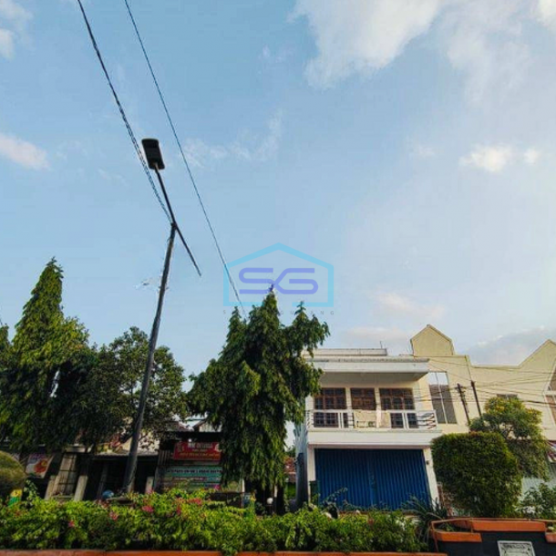 Disewakan Ruko 2 Lantai di Kota Madiun Lokasi Strategis Luas Bangunan 350m2-1