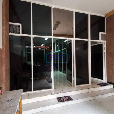 Disewakan Ruko Strategis Dua Lantai di Pusat Kota Mojokerto LB 300m2