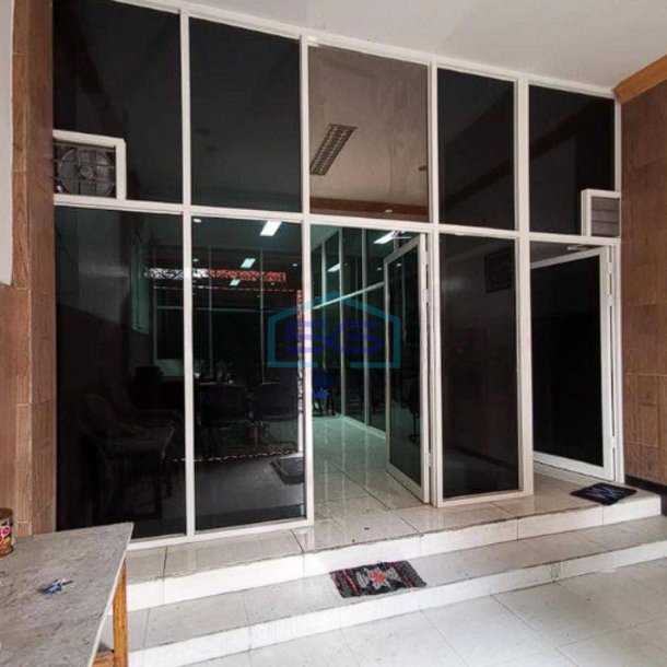 Disewakan Ruko Strategis Dua Lantai di Pusat Kota Mojokerto LB 300m2-1