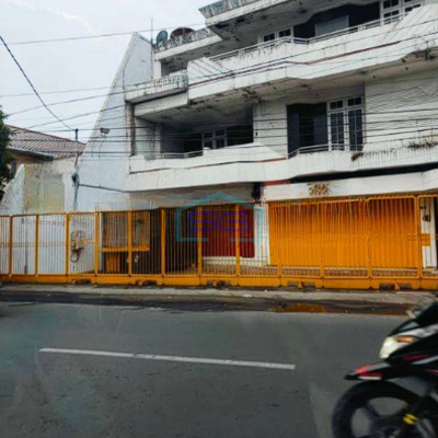 Dijual Bangunan Ruko Tiga Lantai di Kota Mojokerto Luas Tanah 1317m2