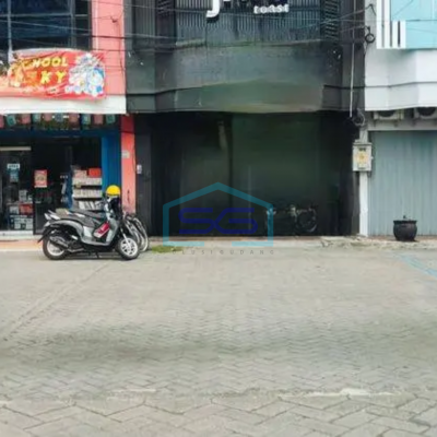 Disewakan ruko tiga lantai di Wiyung surabaya
