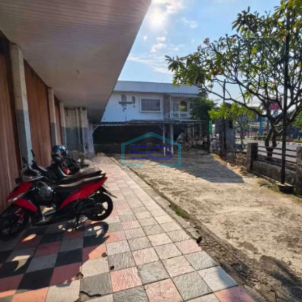 Dijual Ruang Usaha Lokasi Strategis Karawang Barat Jawa Barat Luas Bangunan 1060 m²-3