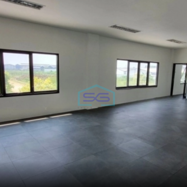 Disewakan Gudang Bagus Delta Silicon Lippo Cikarang Jawa Barat Luas Bangunan  2400 m²-2