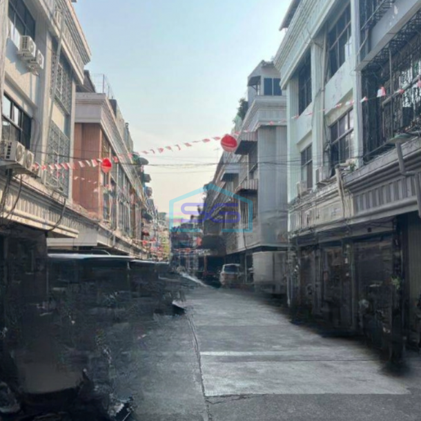 Dijual Ruko Ada Lift Barang Luas Bangunan 408 m² di Jembatan Lima Jakarta Barat-1