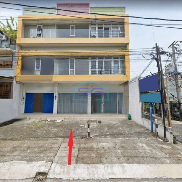 Disewakan Ruko Strategis di Supriyadi Semarang LB 156m2 Bebas Banjir-1