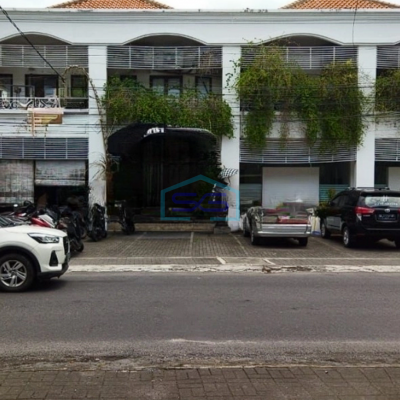 Dijual Ruko 2 Lantai di keramaian Raya Semer, Kerobokan Badung Bali LB 180m2