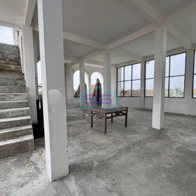 Disewakan Ruang Usaha Bangunan Permanen Kerobokan Kelod Bali Badung LB 650m2