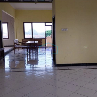 Disewakan Gedung Ruang Usaha 3 Lantai di Kerobokan Badung Bali LB 1000m2