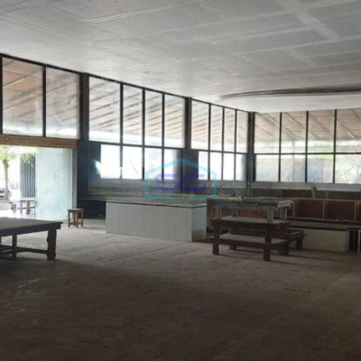 Disewakan Gedung Komersil Dengan Parkiran Luas di Denpasar Bali LT 1800m2