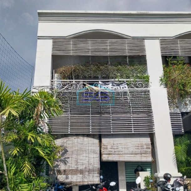 Disewakan Ruko di Jalan Utama Raya Kerobokan Badung Bali LB 180m2-1