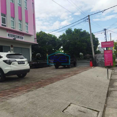 Disewakan Ruko Gandeng 3 Lantai Semi Furnished di Denpasar Bali LB 400m2