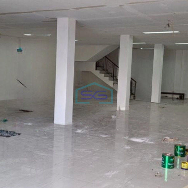 Disewakan Ruko Gandeng 3 Lantai Parkiran Luas di Gatsu Barat Denpasar Bali LB 550m2-2