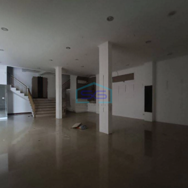 Disewakan Gedung 2 Lantai Jalan Utama Seminyak Bali-2