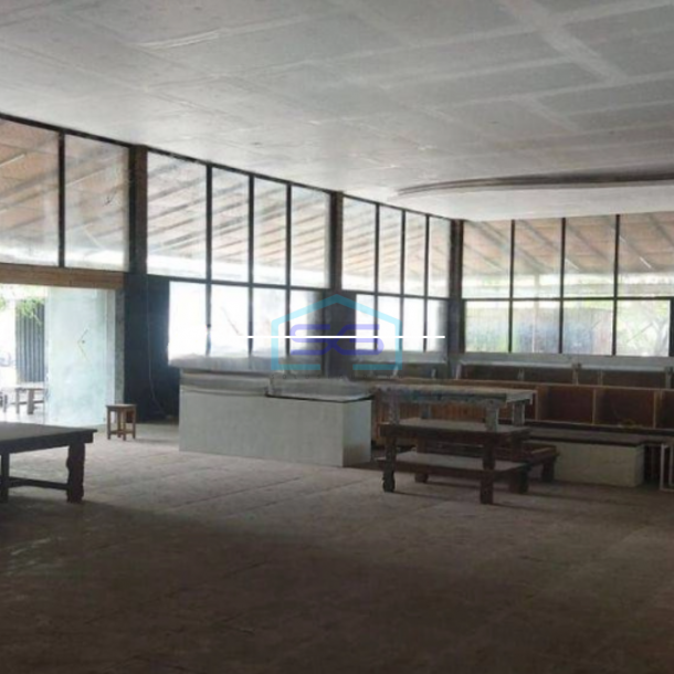 Disewakan gedung komersil dengan parkiran luas di Denpasar Bali-1