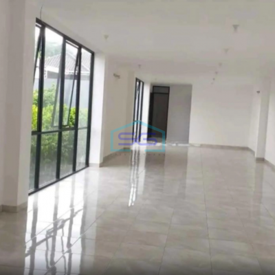 Disewakan Gedung di Wijaya Kusuma, Dukuh Kupang Surabaya Luas Bangunan 655m2