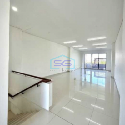 Disewakan Ruko Baru Siap Pakai Langsung Menghadap Jalan Raya di Surabaya LB 425m2