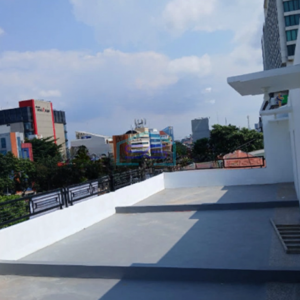 Disewakan Ruko 3,5 lantai Di Mampang Jakarta Selatan Luas Tanah 131 m²-1