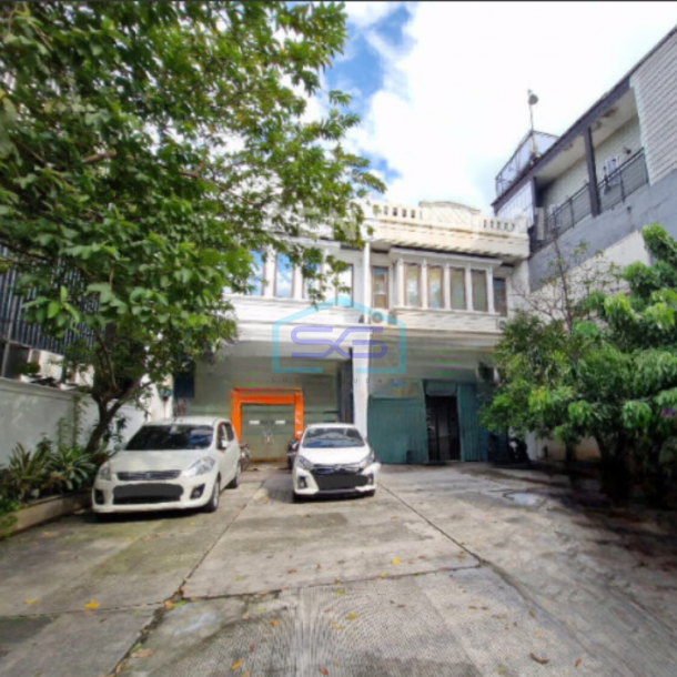 Dijual Ruko 3 Lantai Luas Tanah  216 m² Lokasi di Jakarta Selatan-1