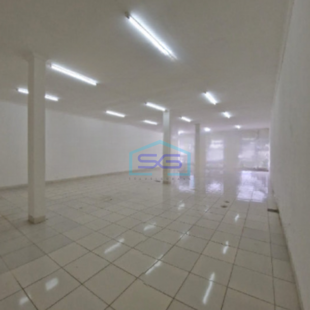 Disewakan Ruko Luas Tanah  200 m² Lokasi di Jakarta Selatan-2