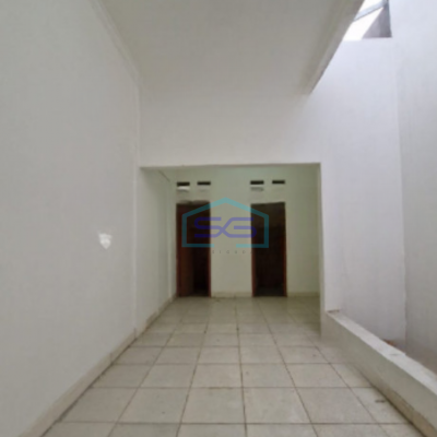 Disewakan Ruko Luas Tanah  200 m² Lokasi di Jakarta Selatan