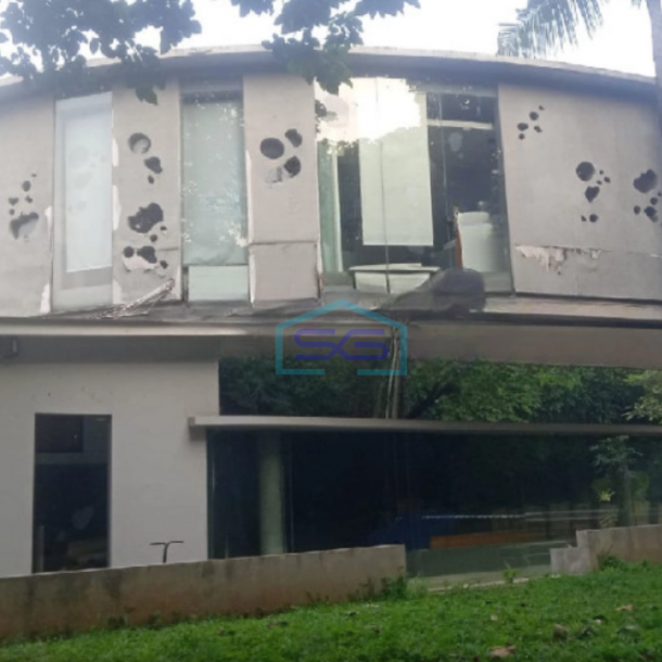 Dijual Kantor Lokasi Strategis Luas Bangunan  1044 m² di Jakarta Selatan-1