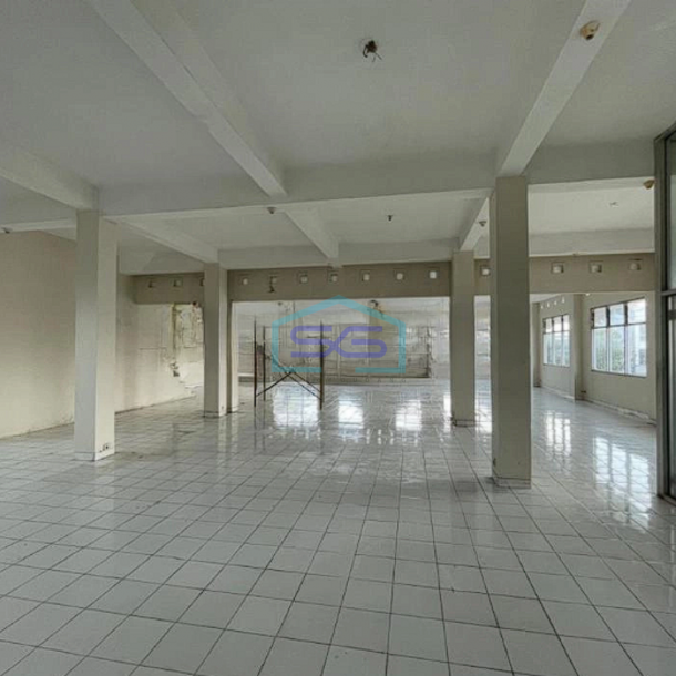Disewakan Ruko Besar Siap Pakai Parkir Luas Letak di Pinggir Jalan LT 815m2 di Yogyakarta-4