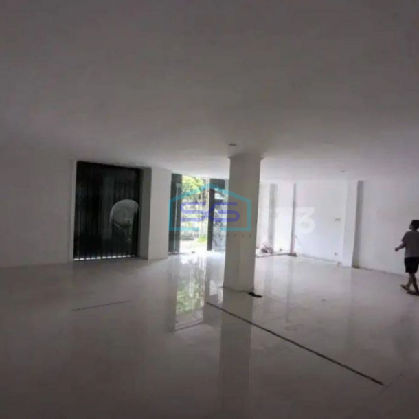 Disewakan Ruko Murah Tepi Jalan Utama Dekat Malioboro LB 300m2 Yogyakarta-2