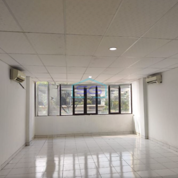 Disewakan Ruko 3 Lantai Luas Bangunan  200 m² di Tangerang-3