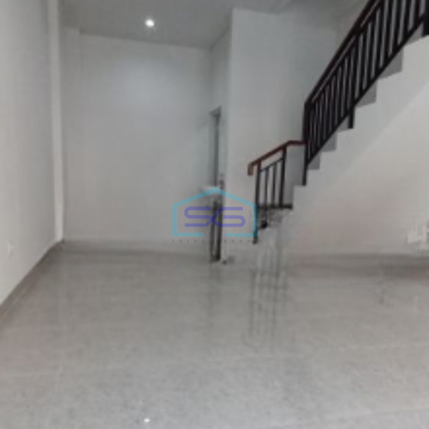 Disewakan Ruko 3 Lantai Luas Bangunan  200 m² Lokasi Bebas Banjir di BSD Tangerang-2