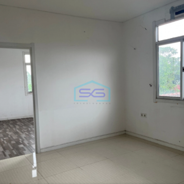 Disewakan Ruang Usaha Luas Bangunan  650 m² Lokasi Bebas Banjir di Tangerang-2