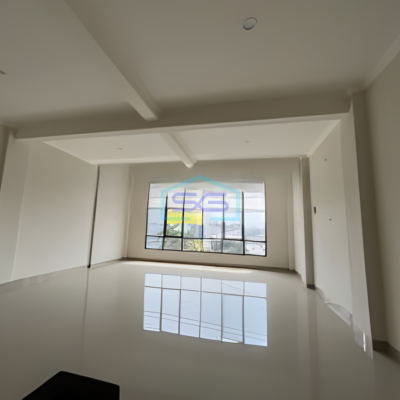 Disewakan Ruko 3 Lantai luas Tanah  450 m² Lokasi di Tangerang-2