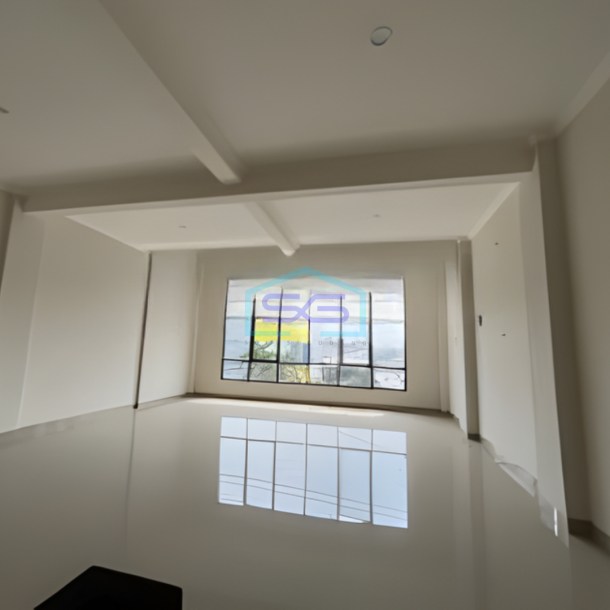 Disewakan Ruko 3 Lantai luas Tanah  450 m² Lokasi di Tangerang-2