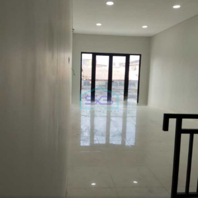 Dijual Ruko 3 Lantai Luas Bangunan  223 m²  Lokasi Bebas Banjir di Jelambar Jakarta Barat