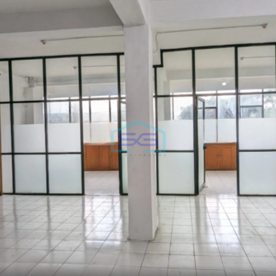 Disewakan Kantor Luas Bangunan  450 m²  Lokasi Bebas Banjir di Semanan Jakarta Barat
